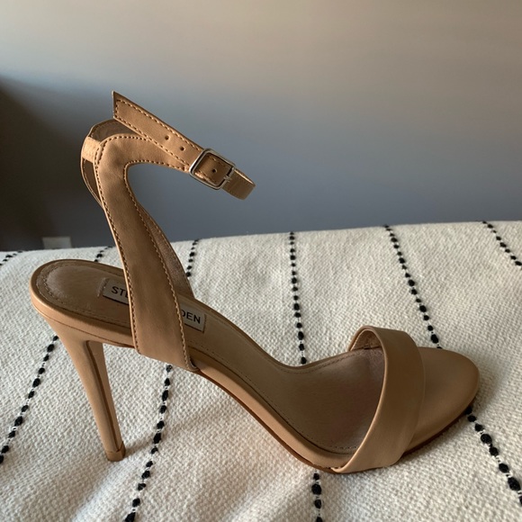 Steve Madden - Picture 2 of 3